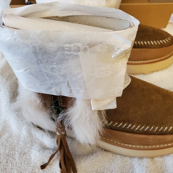 Ugg Boots Ladies siz 5 - Picture 1 of 8